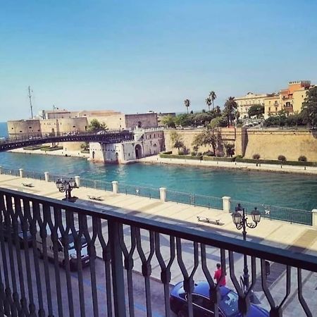 Castello Aragonese Suites ตารันโต ภายนอก รูปภาพ