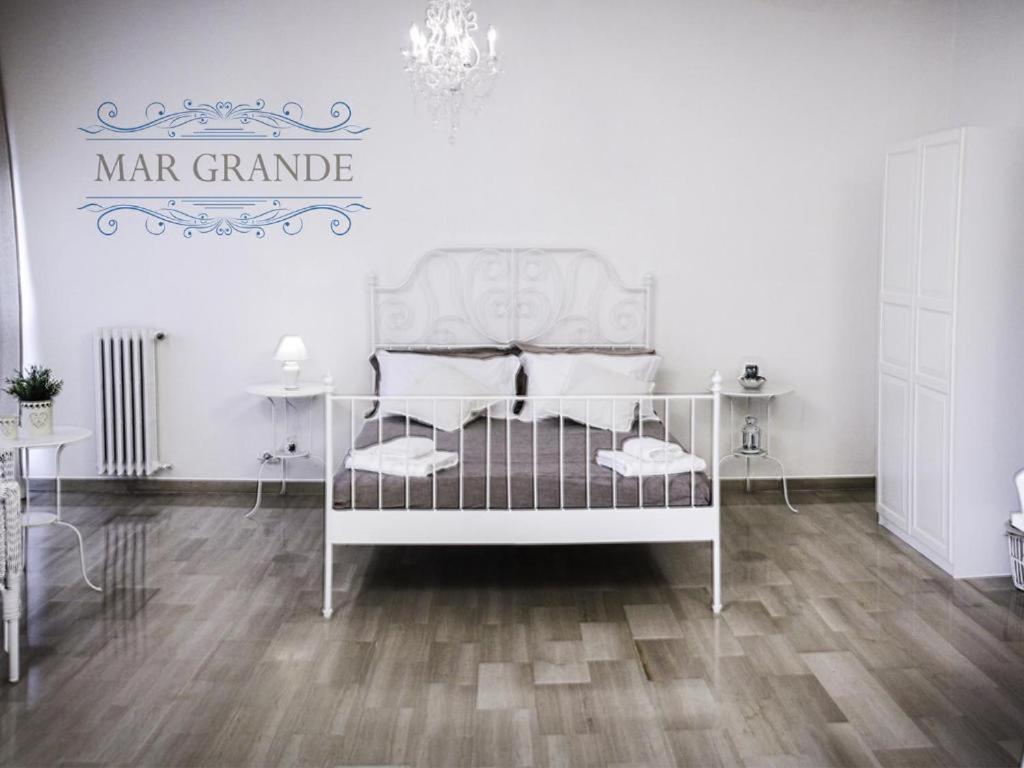 Castello Aragonese Suites ตารันโต ภายนอก รูปภาพ